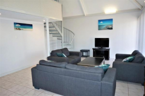 Osprey Holiday Village Unit 108 - Serene 3 Bedroom Holiday Villa with a Pool in the Complex